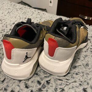 Jordan Air 200E, Medium Olive (Women's size 5.5)